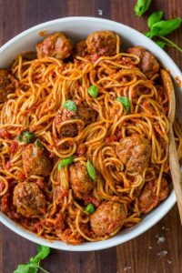 طرز تهیه اسپاگتی با کوفته مرغ فوق العاده خوشمزه