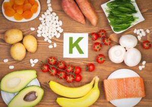 نشانه های کمبود ویتامین k