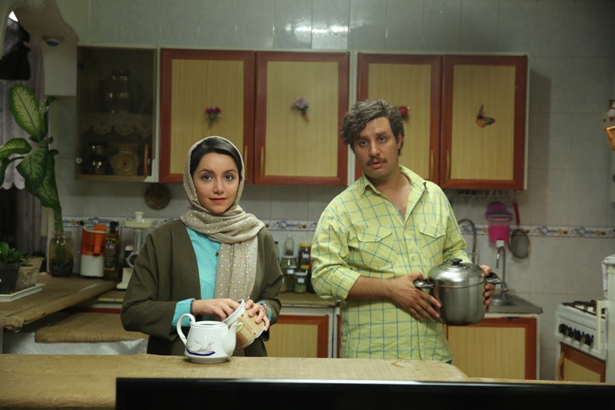 خلاصه و بازیگران فیلم سینمایی آینه بغل