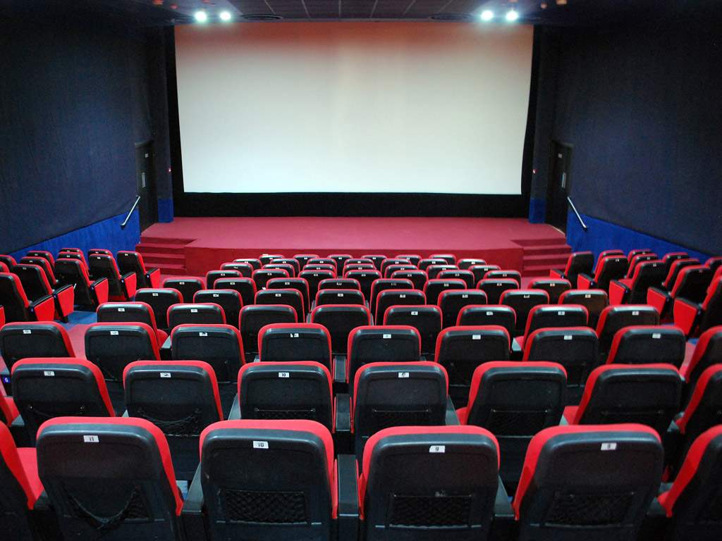 جدید‌ترین آمار فروش فیلم‌های سینمای ایران/ سود سرشار از پخش فوتبال در سینماها