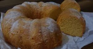 طرز تهیه کیک ساده کارامل خوشمزه و بینظیر 2 کیک ساده کارامل