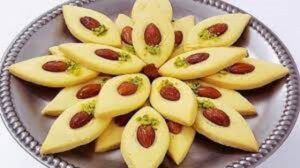 طرز تهیه شیرینی بادامی قزوین: خوشمزه و ساده