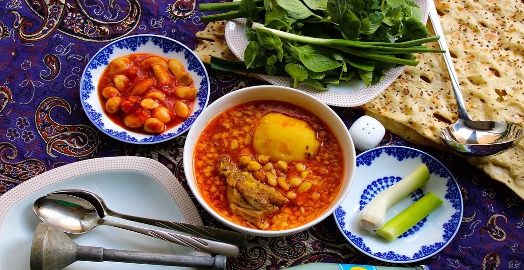 آبگوشت یکی از خوشمزه‌ترین غذاهای سنتی برای شب عید و عید نوروز