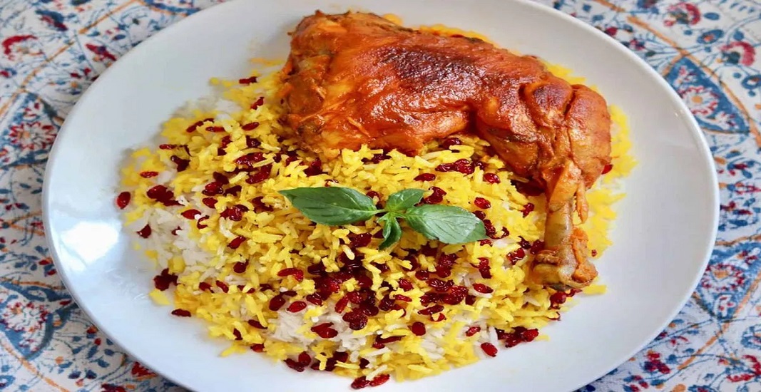 زرشک پلو با مرغ یکی از خوشمزه‌ترین غذاهای سنتی برای شب عید و عید نوروز
