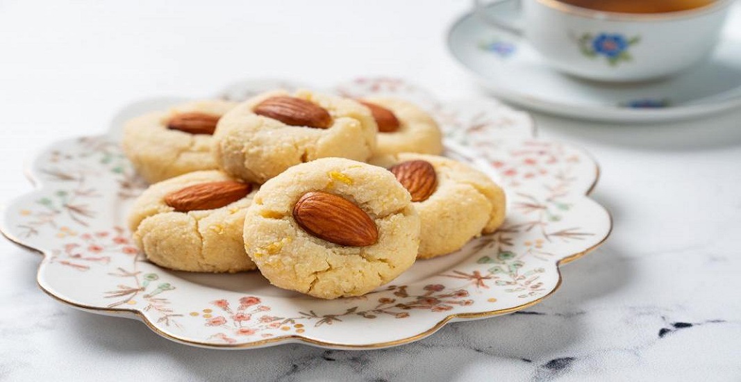 شیرینی بادامی قزوین یکی از شیرینی های عید نوروز