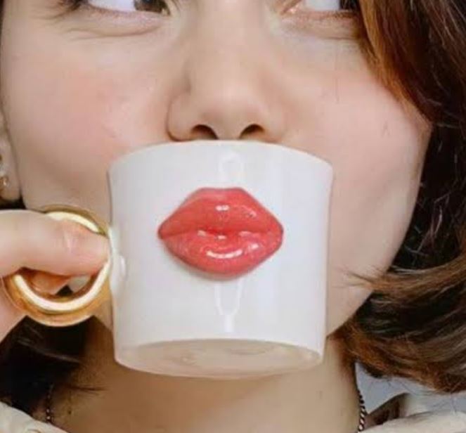 لب و دهان در فال قهوه