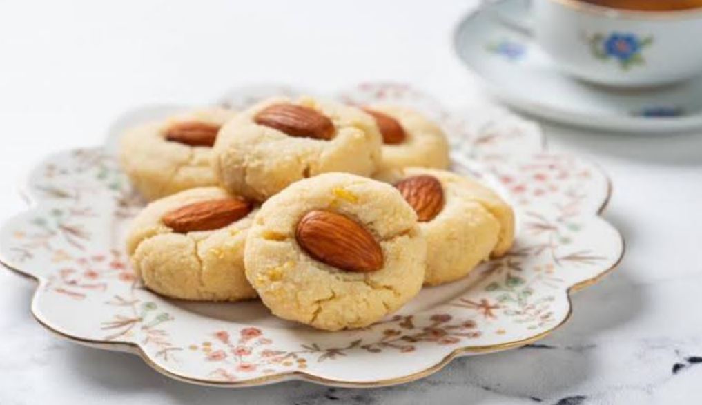 شیرینی بادامی شیرینی بادامی