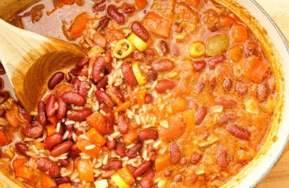 طرز تهیه خوراک مرغ و لوبیا قرمز بلغاری