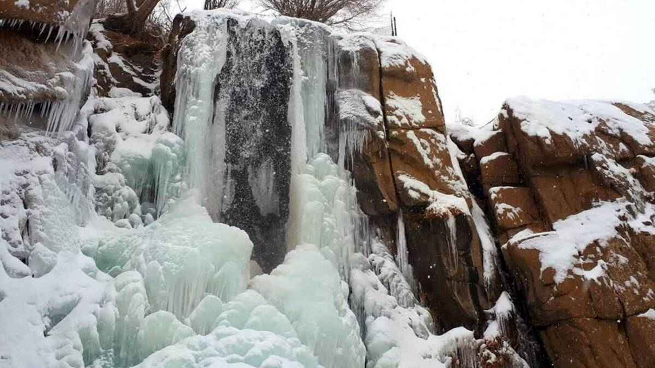 زمستان  آبشار گنج‌نامه