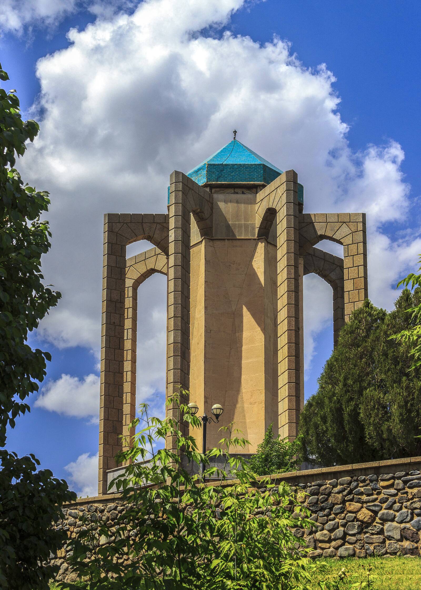 آرامگاه باباطاهر عریان