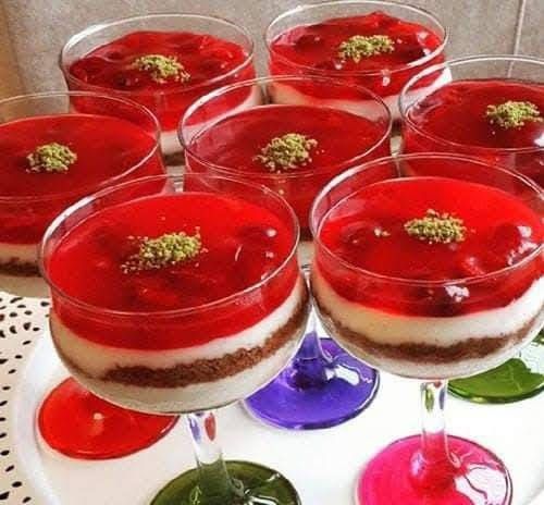 دسر شکلاتی با ژله انار