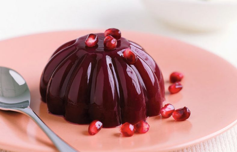 دسر شکلاتی با ژله انار