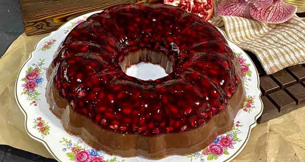 دسر شکلاتی با ژله انار