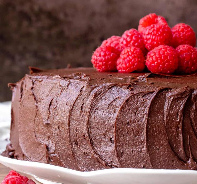 کیک شکلاتی با سس تمشک