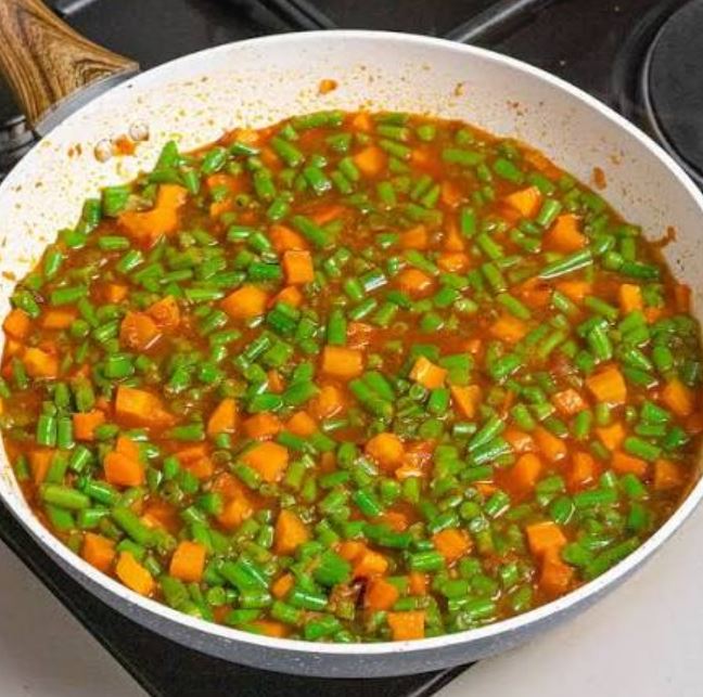طرز تهیه خورش لوبیا سبز و هویج