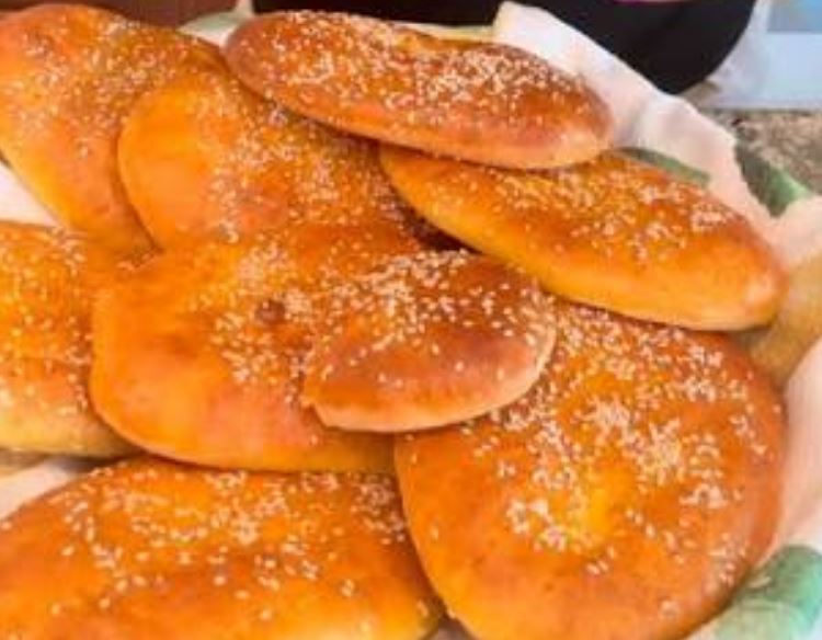 طرز تهیه نان فطیر مغزدار