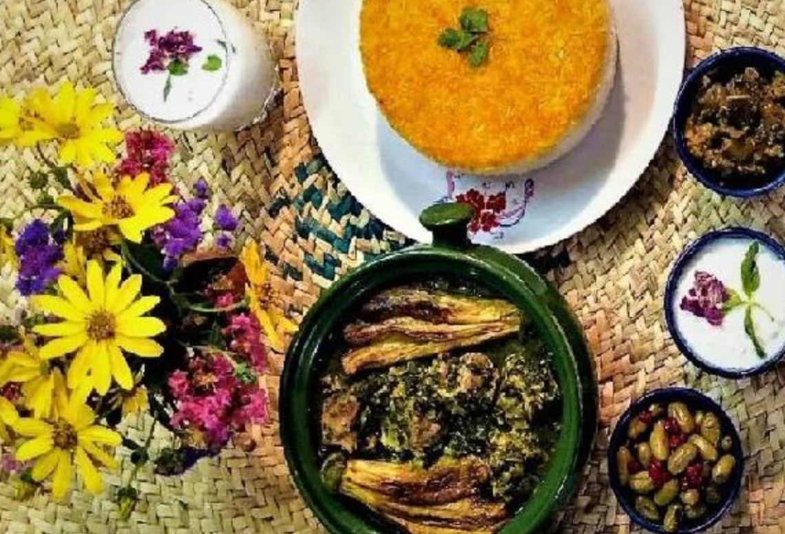 طرز تهیه خورشت نازخاتون گیلانی با مرغ 