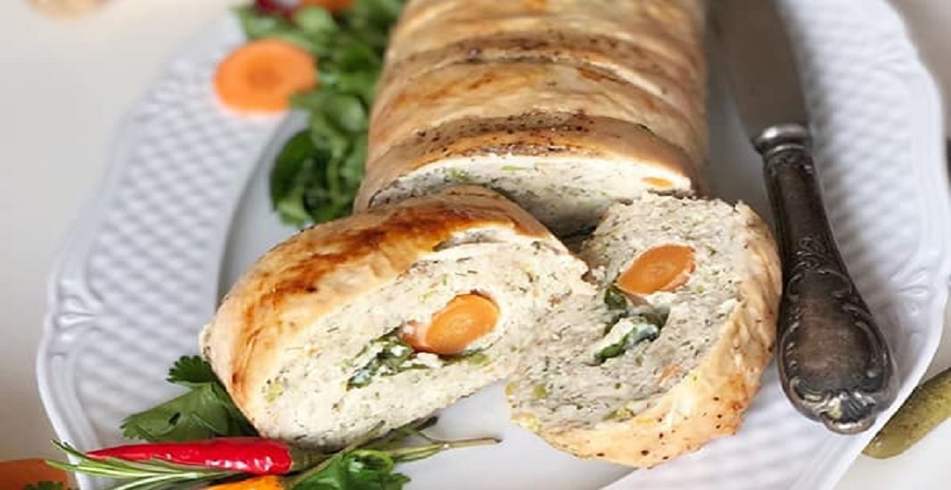 پیش غذا رولت مرغ ساده؛ مناسب سرو در سفره مهمانی