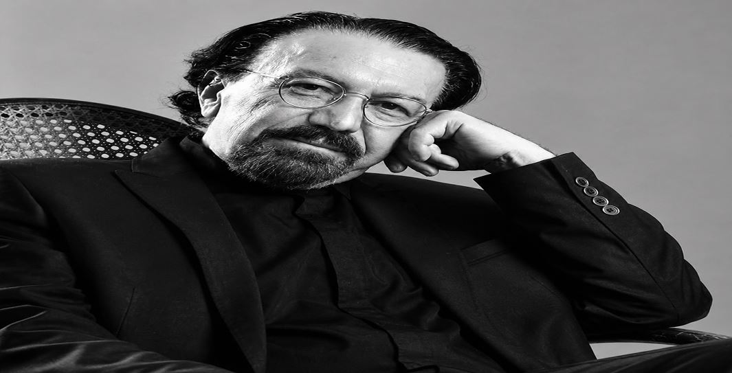 ناصر چشم آذر یکی از بهترین خوانندگان قدیمی