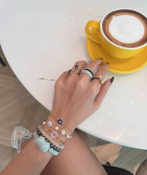 دستبند در فال قهوه