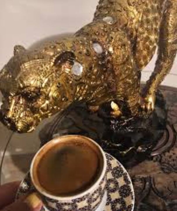 پلنگ در فال قهوه
