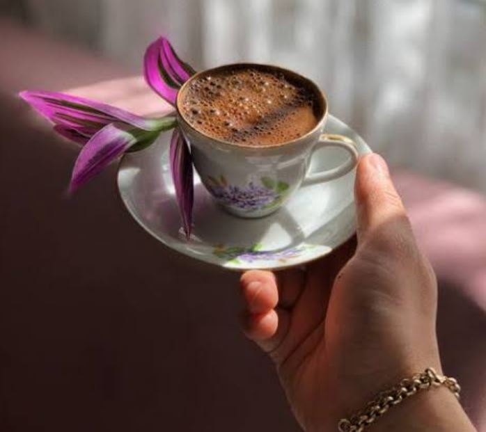 دستبند در فال قهوه در نعلبکی