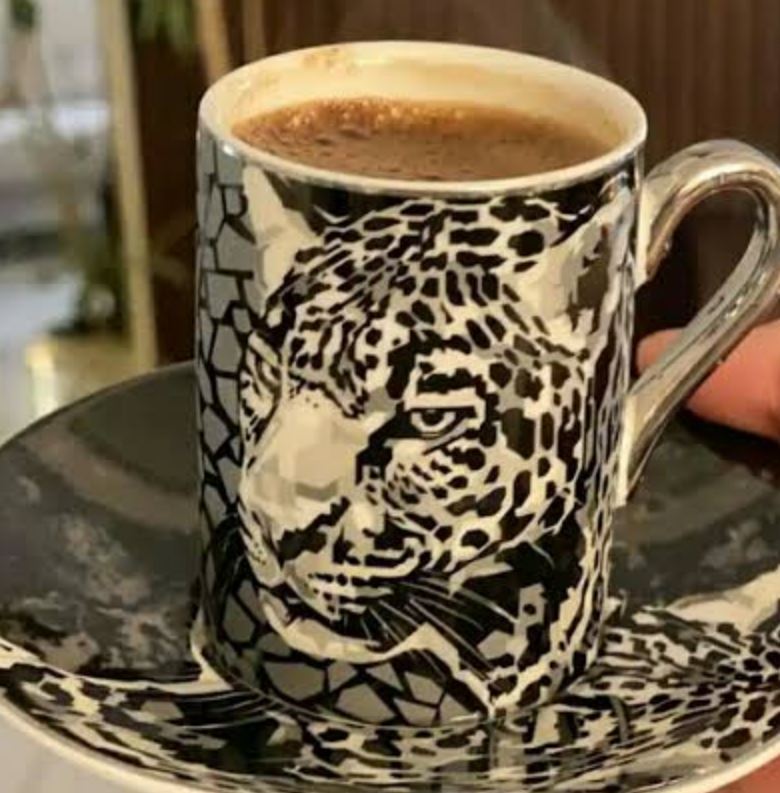 پلنگ در فال قهوه
