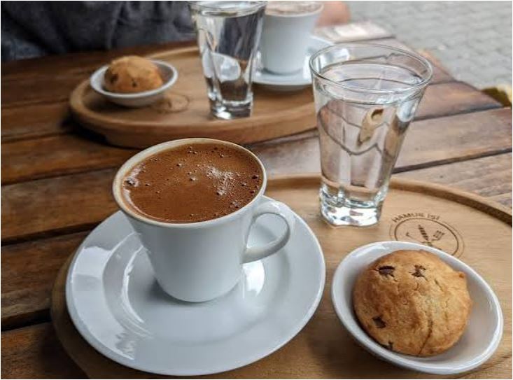 چوب در فال قهوه در نعلبکی