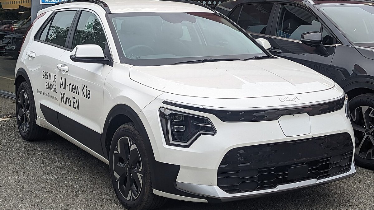 کیا نیرو EV از رقبای هیوندای کنا